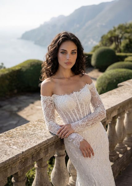 Fransız Dantel, Dalgalı Straplez Yaka, Portatif Kol, Boyunluk Ve Başlık Detaylı, Kristal İşlemeli, Balık Ve Helen Gelinlik Modeli