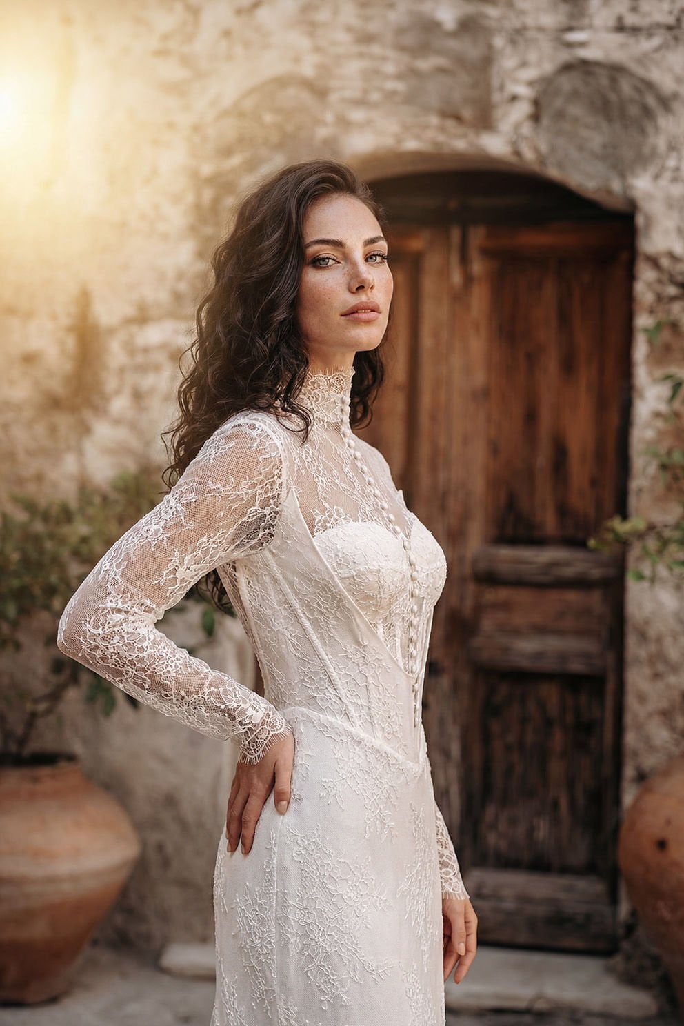 Viktoryen Stil, Hakim Yaka İllüzyon Dekolteli, İnci Düğme Detaylı, Fransız Dantelli ve Transparan Korseli Gelinlik Modeli