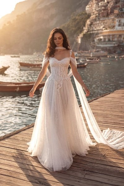 Kristal Taş İşlemeli Kalp Yaka, Düşük Omuz Mikado Kumaş, Şeffaf Panelli Mimari Korseli Prenses Gelinlik Modeli