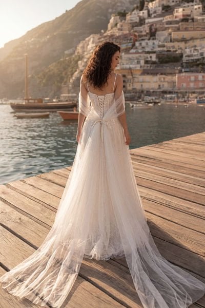 Kristal Taş İşlemeli Kalp Yaka, Düşük Omuz Mikado Kumaş, Şeffaf Panelli Mimari Korseli Prenses Gelinlik Modeli