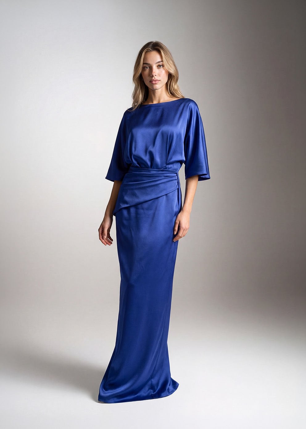 Lacivert Işıltılı, Tek Omuz Asimetrik Kesim, Belden Pencere Dekolteli ve Derin Yırtmaçlı Gece Elbisesi