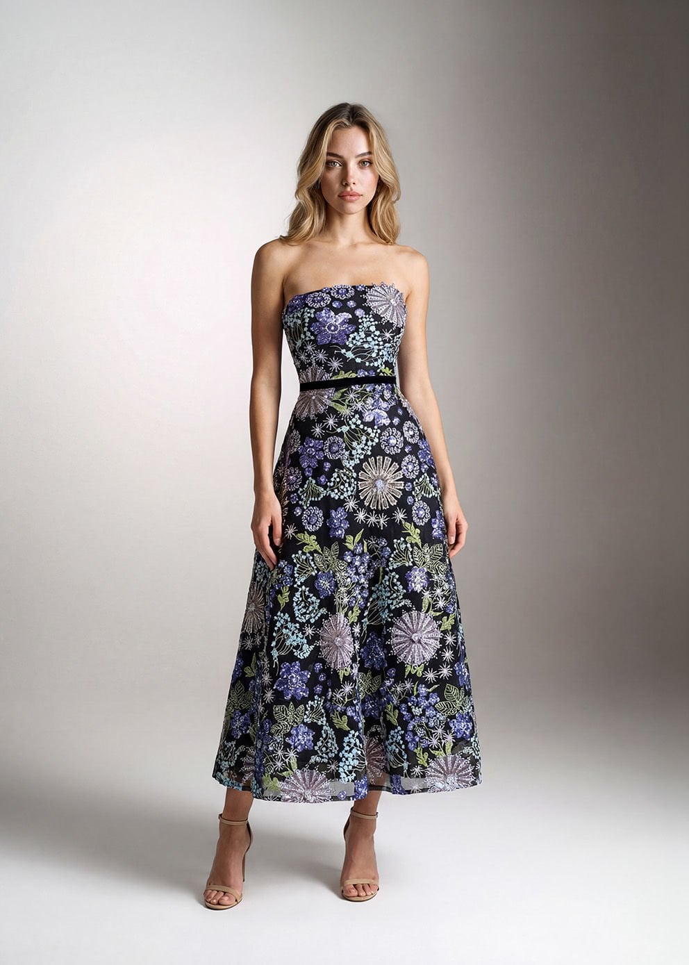 Straplez Yaka, Çiçek Desenli, Bel Vurgulu, Midi Boy Abiye Elbise