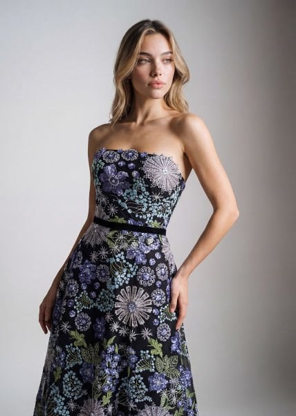 Straplez Yaka, Çiçek Desenli, Bel Vurgulu, Midi Boy Abiye Elbise