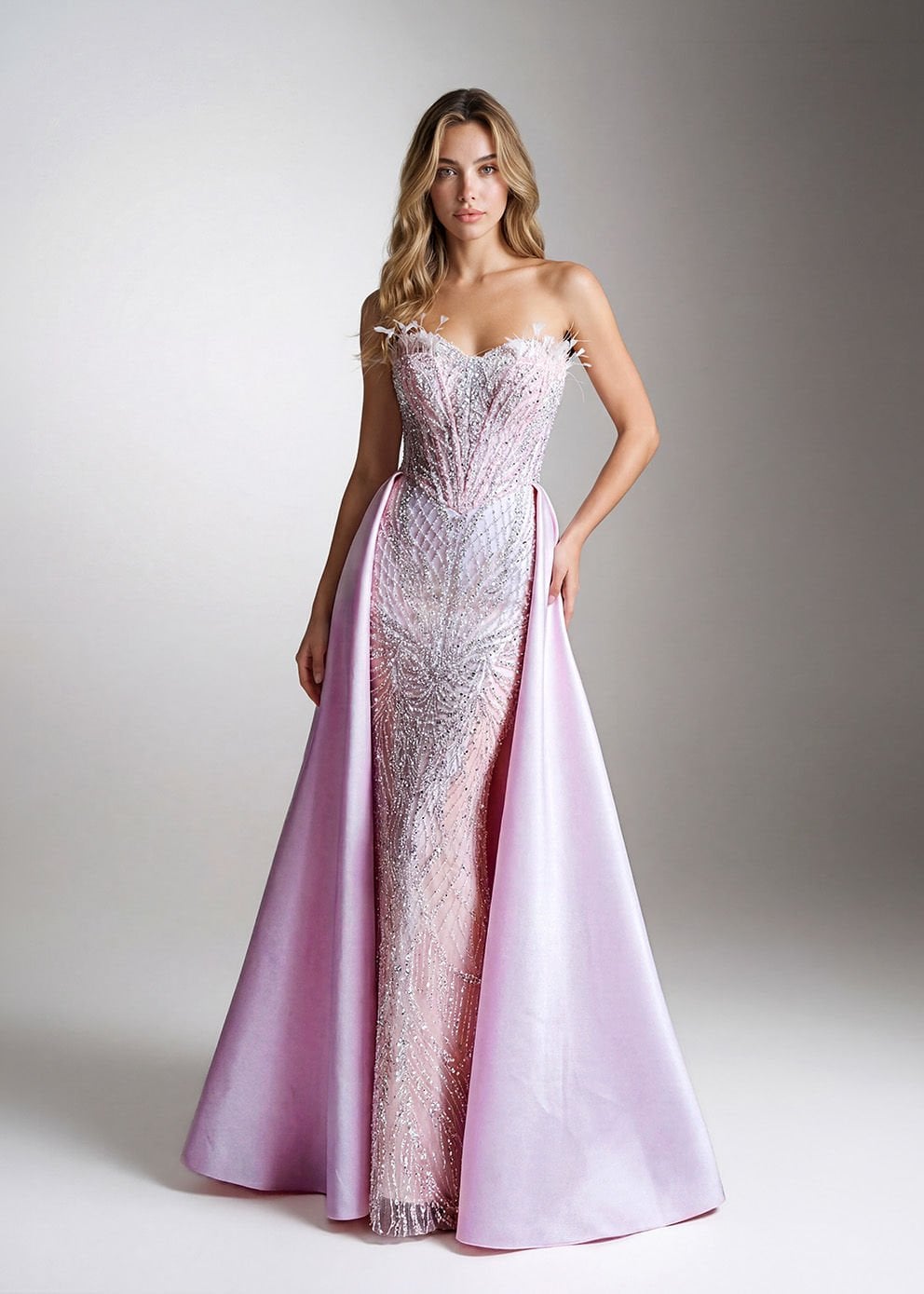 Tüy Detaylı, Gümüş İşlemeli Korsajlı, Pelerinli Pembe Balık Abiye