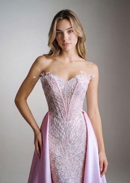 Tüy Detaylı, Gümüş İşlemeli Korsajlı, Pelerinli Pembe Balık Abiye