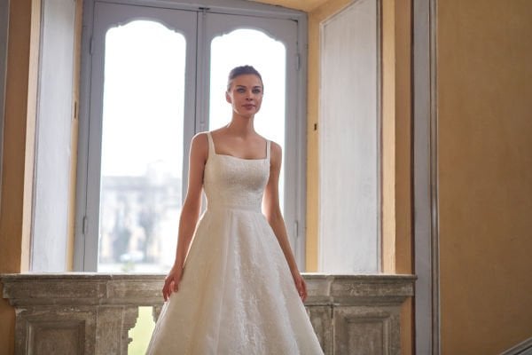Box Neck, Thin Straps, Cage Form, Embroidered Italian Organza Fabric, Grid Effect, Voluminous Skirt, Waist Belt Detail, Ecru Color, Round Back Neckline Wedding Dress Model