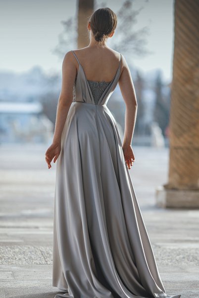 Sin tirantes, escote en V, tela de raso de seda, vestido de noche de línea A con detalle de encaje
