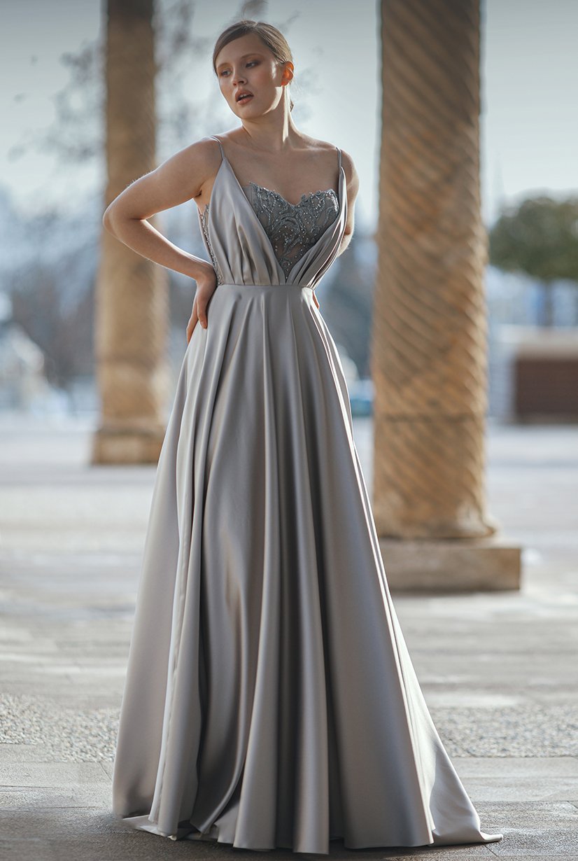 Sin tirantes, escote en V, tela de raso de seda, vestido de noche de línea A con detalle de encaje