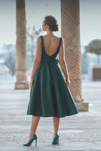 Sandık Yaka Askılı Kemerli Kloş Etek, Midi Boy Abiye Modeli