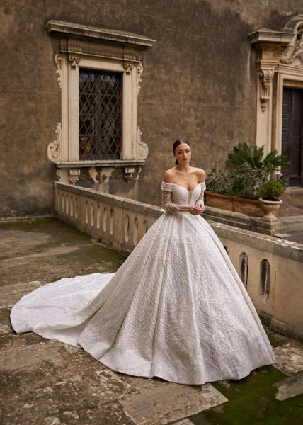 Princess cut wedding dress model with special bead embroidery on tulle, madonna neckline and tail