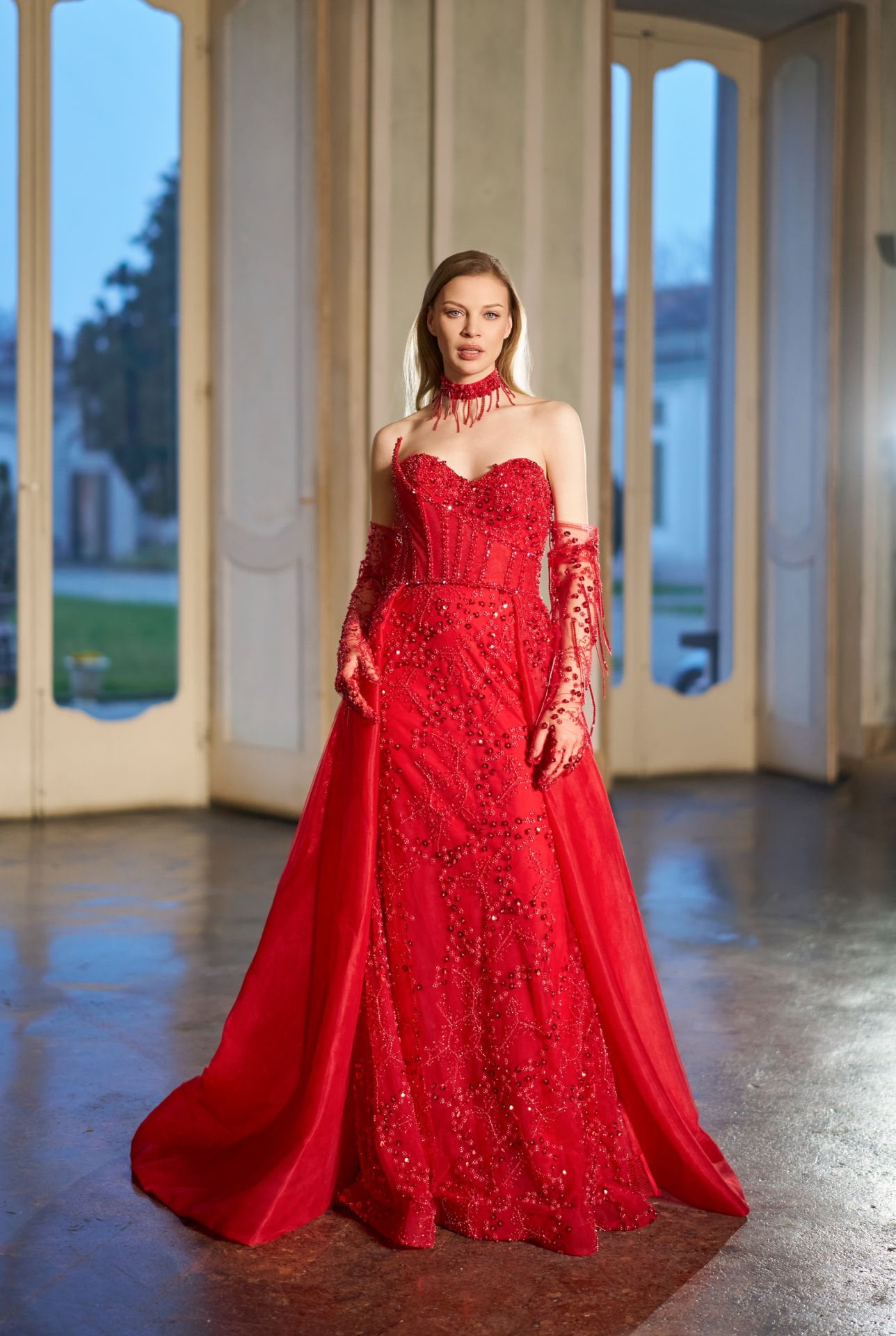 Eldivenli, Boyunluklu, Fraglı Straplez Balık Abiye- Kırmızı