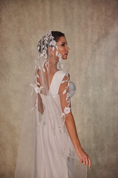 D230 BRIDAL VEIL