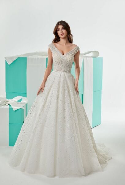 Modelo de vestido de novia con tirantes, corte en A, tul reluciente brillante