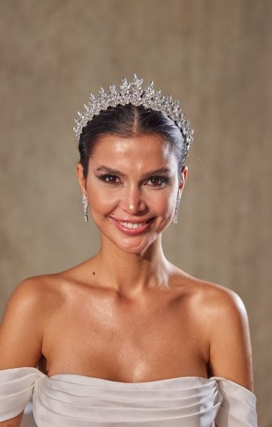 KT579 GELİN, BİNDALLI TACI