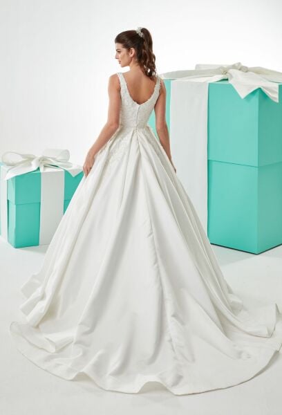 Подвесное, вышитое, атласное свадебное платье Модель