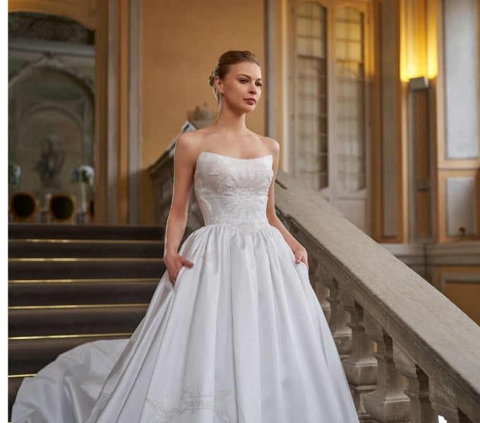 //ideacdn.net/idea/jn/11/themes/selftpl_689df1a90dc7c/assets/Wedding Dress Model 2025?revision=7.2.9.8-10-1761285817