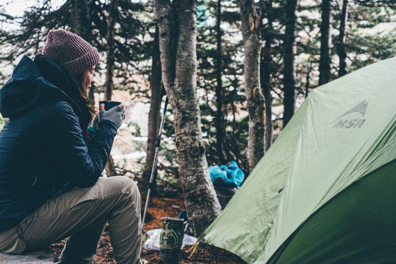 Outdoor Giyim: Sıcak ve Soğuk Hava Koşullarında Nasıl Giyinmeli?