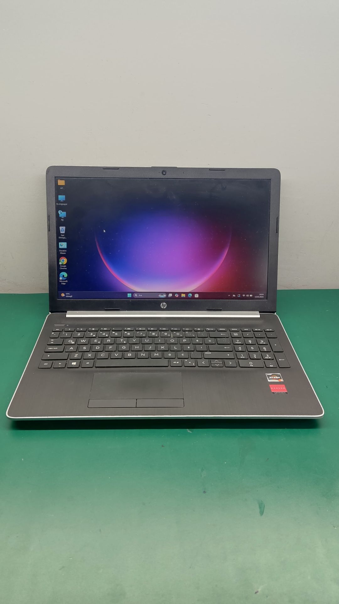 Hp 15-DB1055NT/R3-3200U/8 Ram/256 SSD/Radeon R7 M440 2 GB