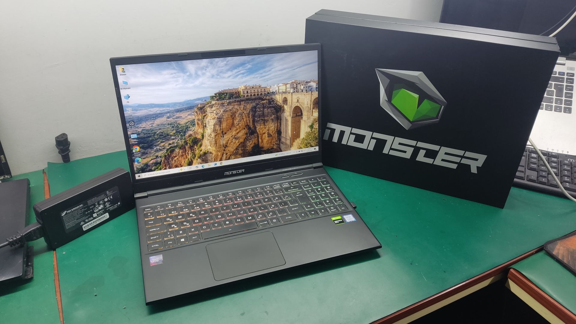 Monster Abra A5 V15.2.2 /İ7-9.Nesil/16Ram/256 SSD/Gtx1650 4 GB