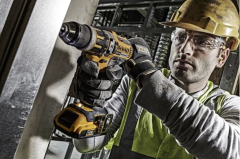 Dewalt DCD796D2-QW 18V/2.0Ah Li-ion Çift Akülü Kömürsüz Profesyonel Darbeli Matkap