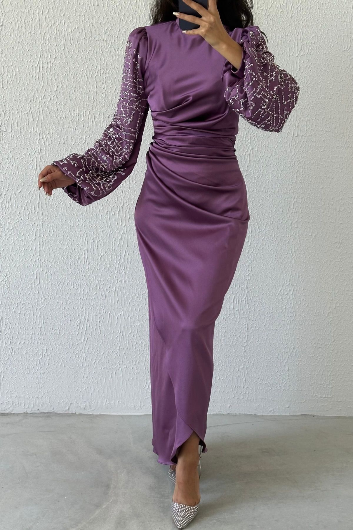 Elegant Stance: Satin Hijab Evening Dress with Gathered Waist Sleeves and Stones Lilac