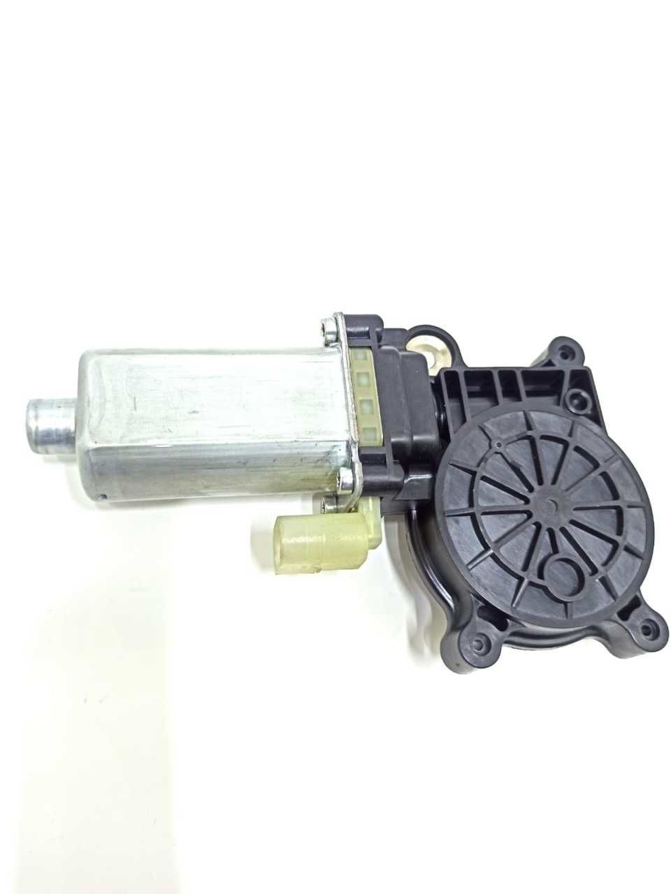 UNIVERSAL SÜRGÜLÜ KAPI VE CAN KALDIRMA MOTORU BOSCH-0130821993