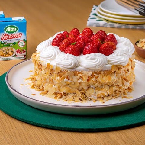 Kremalı Çilekli Pasta