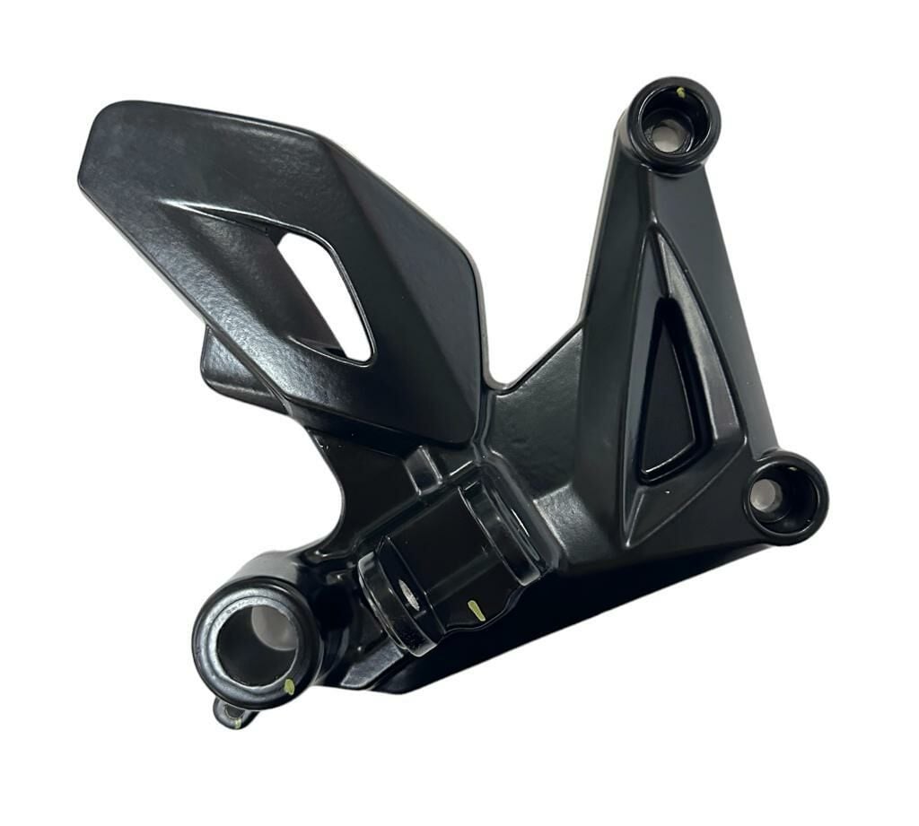 Bajaj Pulsar NS 200 Sağ Ön Basamak Braketi Siyah Orjinal 2021-2023 (56JL5F4X)