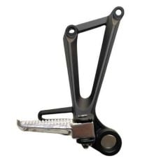 Yamaha R25 Sağ Arka Basamak Komple Orjinal 2015-2021 (1WD-F7440-01)