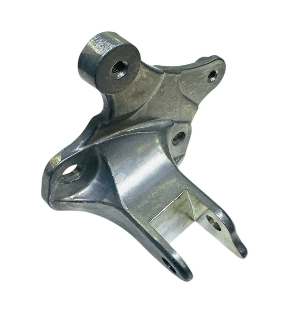 Yamaha Xmax 250 Sağ Arka Ayaklık Braketi Orjinal 2018-2022 (B74-F742L-00)