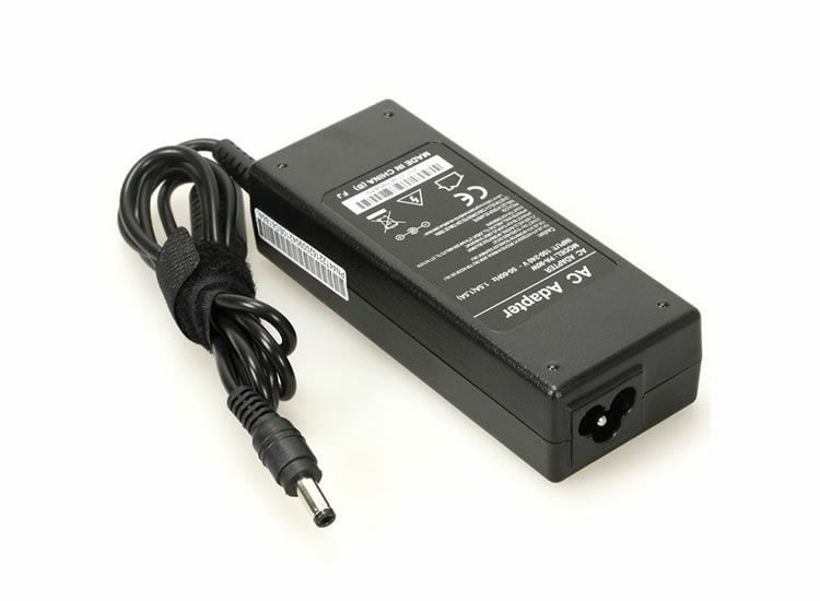 5 Volt  5 Amper Adaptör 5,5-2,5 Standart Uçlu
