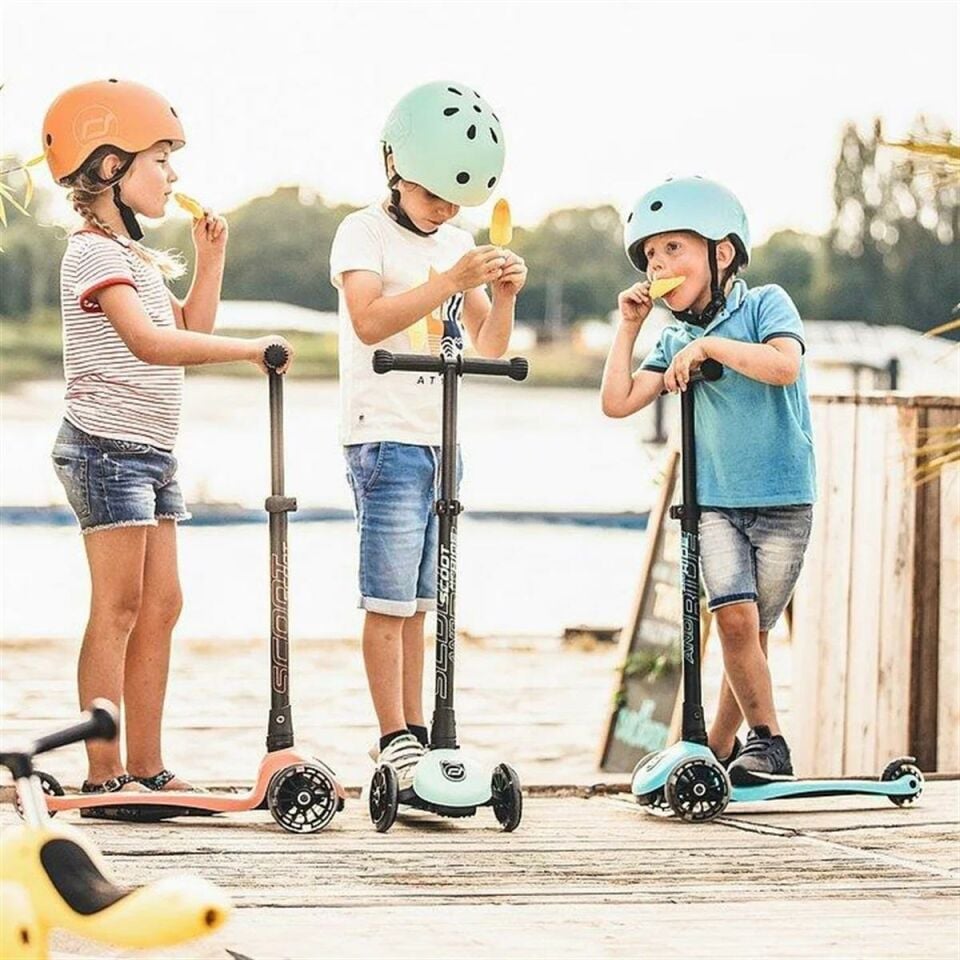 Scoot And Ride Highwaykick 3 Led Tekerlekli Çocuk Scooter Blueberry