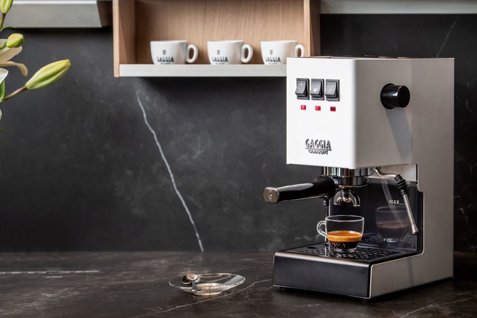Gaggia Classic E24 Beyaz Espresso Makinesi