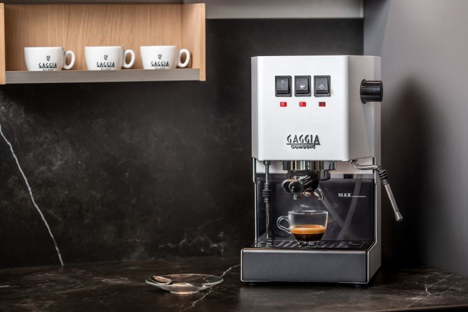 Gaggia Classic E24 Beyaz Espresso Makinesi