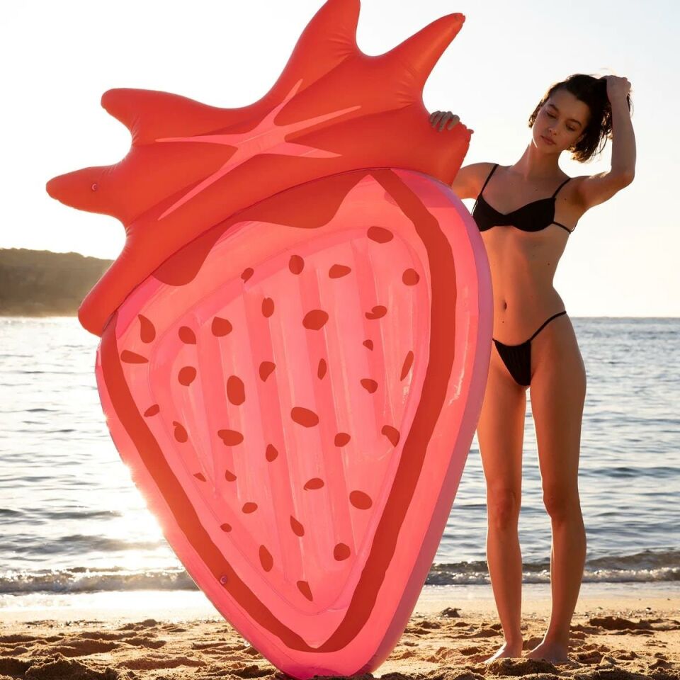 SunnyLife Çilek Deniz Yatağı Pink Berry