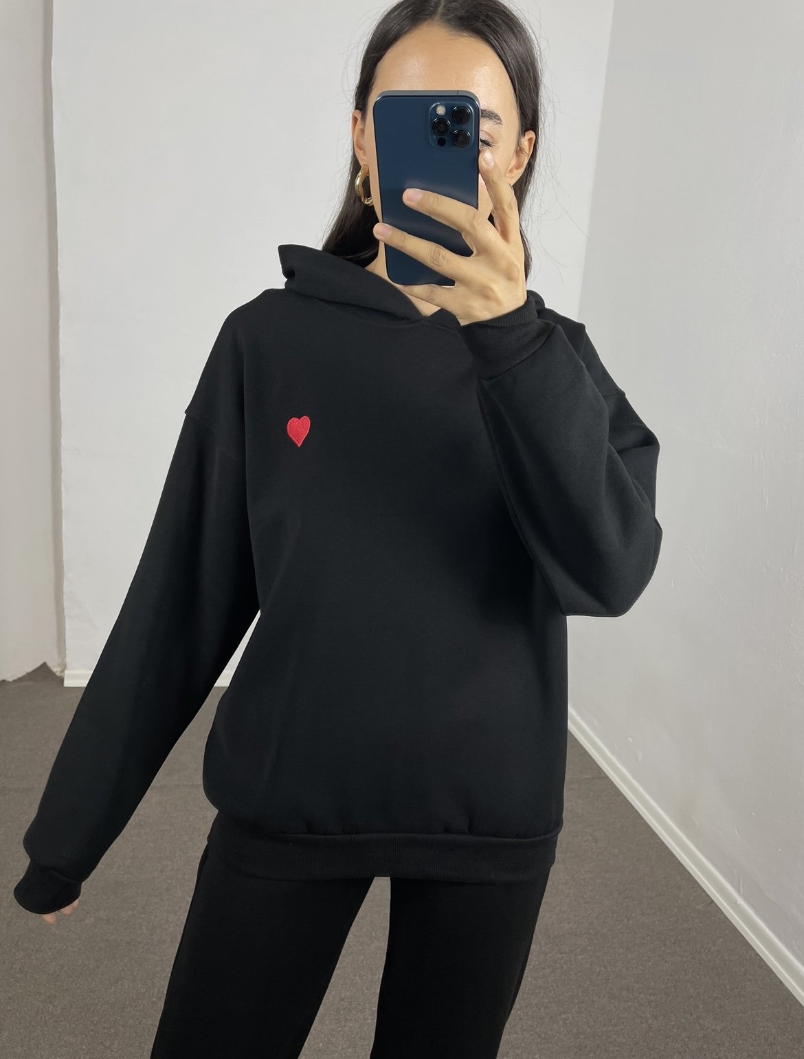 Siyah Kalp Nakışlı Oversize Sweatshirt