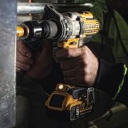 DCD996P2 18V 5.0AH KÖMÜRSÜZ DARBELİ VİDALAMA - MATKAP