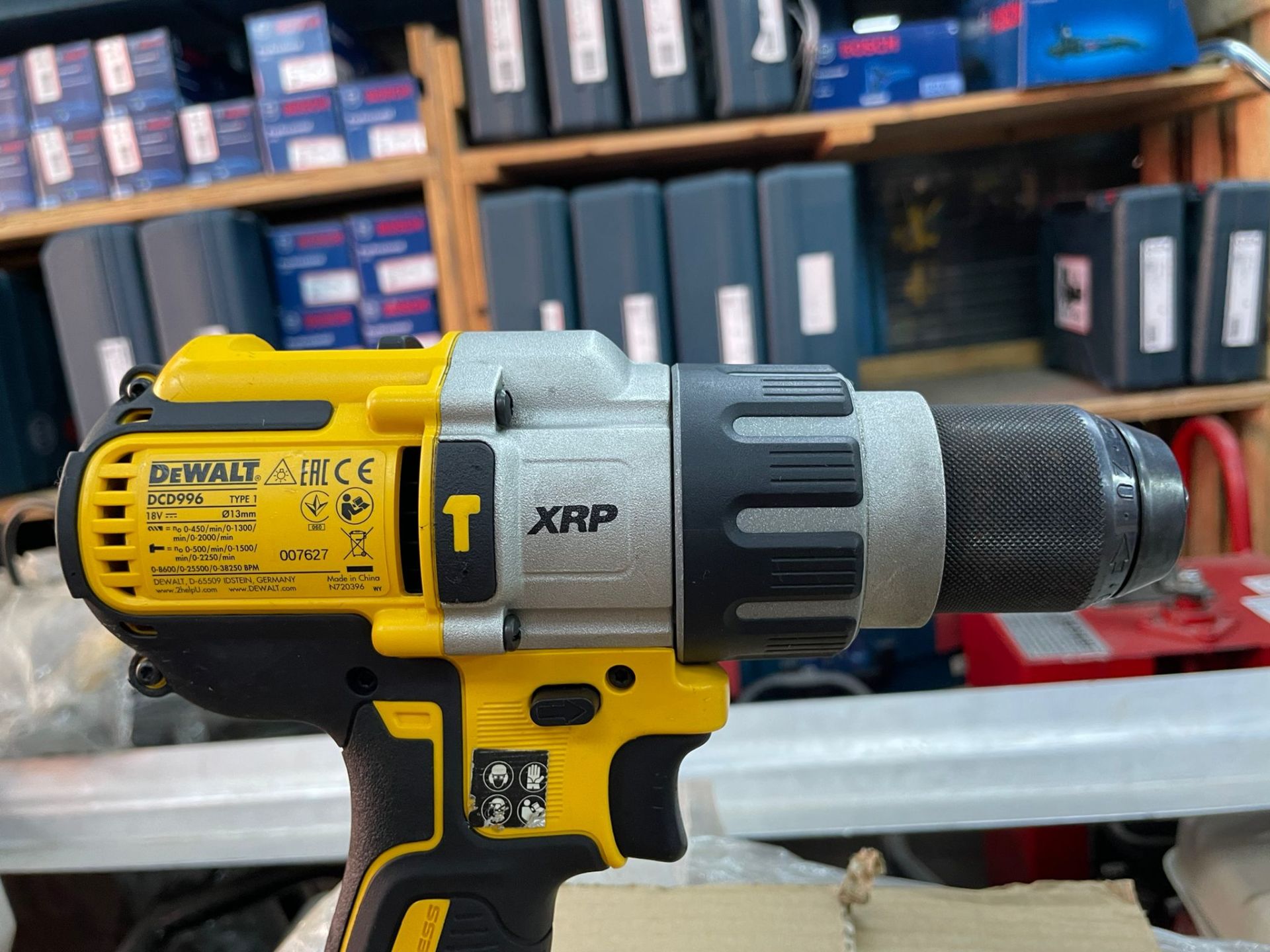 Dewalt Dcd996nt Aküsüz Profesyonel Darbeli Matkap -  Teşhir