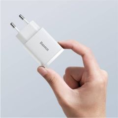 Baseus Compact 20W USB + Type-C Çıkışlı Qc3.0 Hızlı Şarj Başlığı Şarj Aleti Beyaz