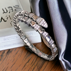 Bulgary model,İthal Swarovski taşlı Gümüş Bilezik
