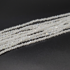 Üçgen Kristal 4MM Dizide 120 Adet Ortalama