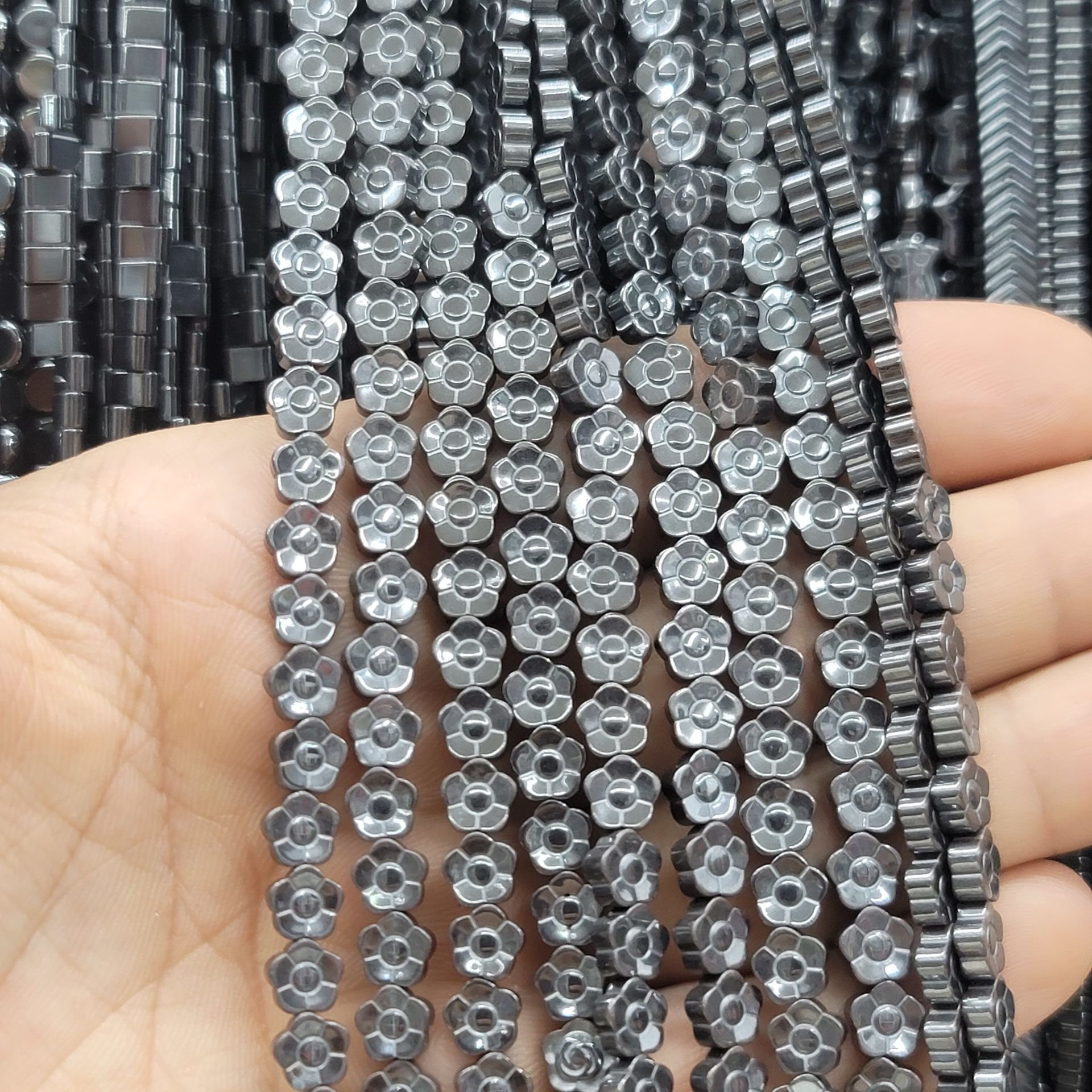 Hematit Taşı Dizide 60 Adet 40CM