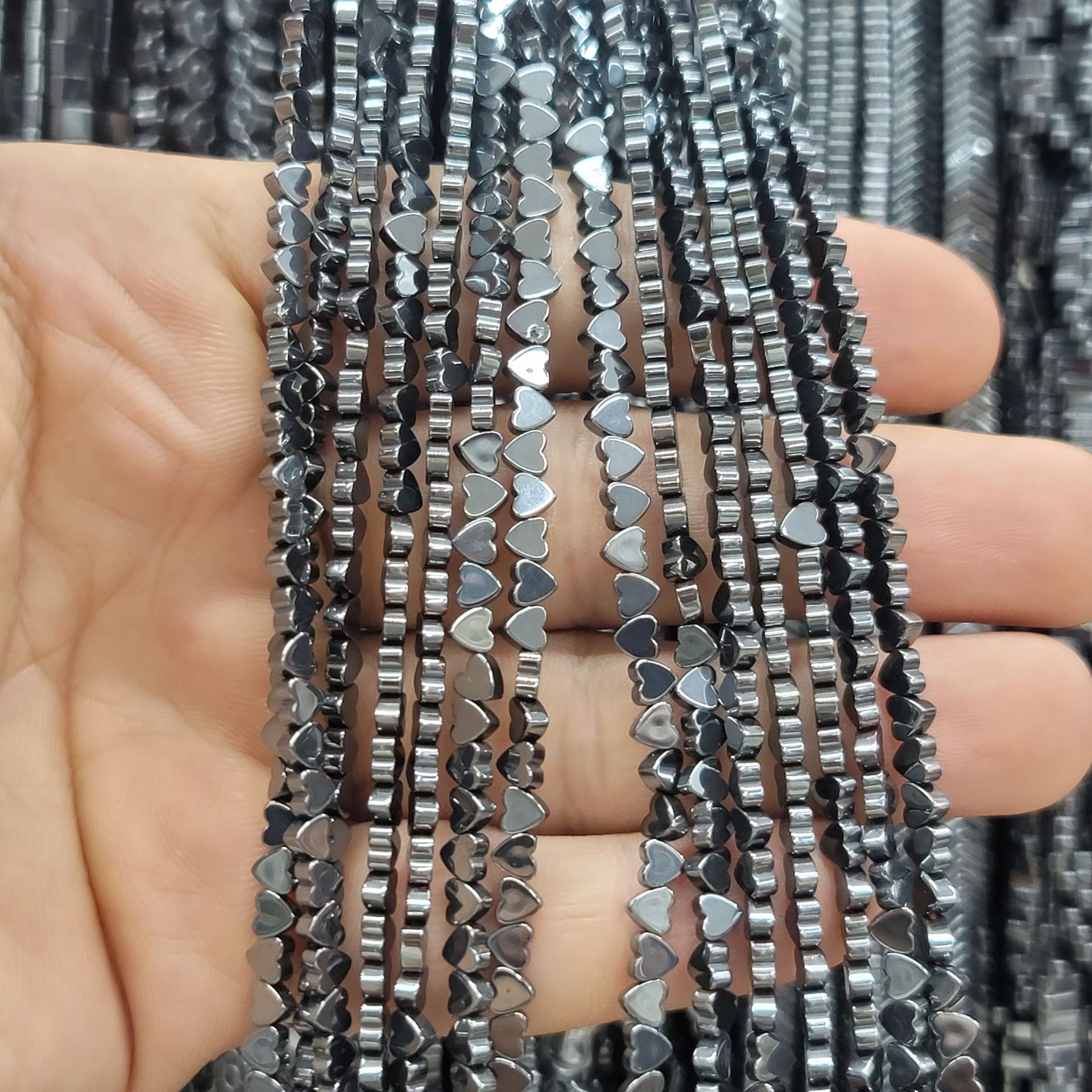 Hematit Taşı Dizide 95 Adet 40CM