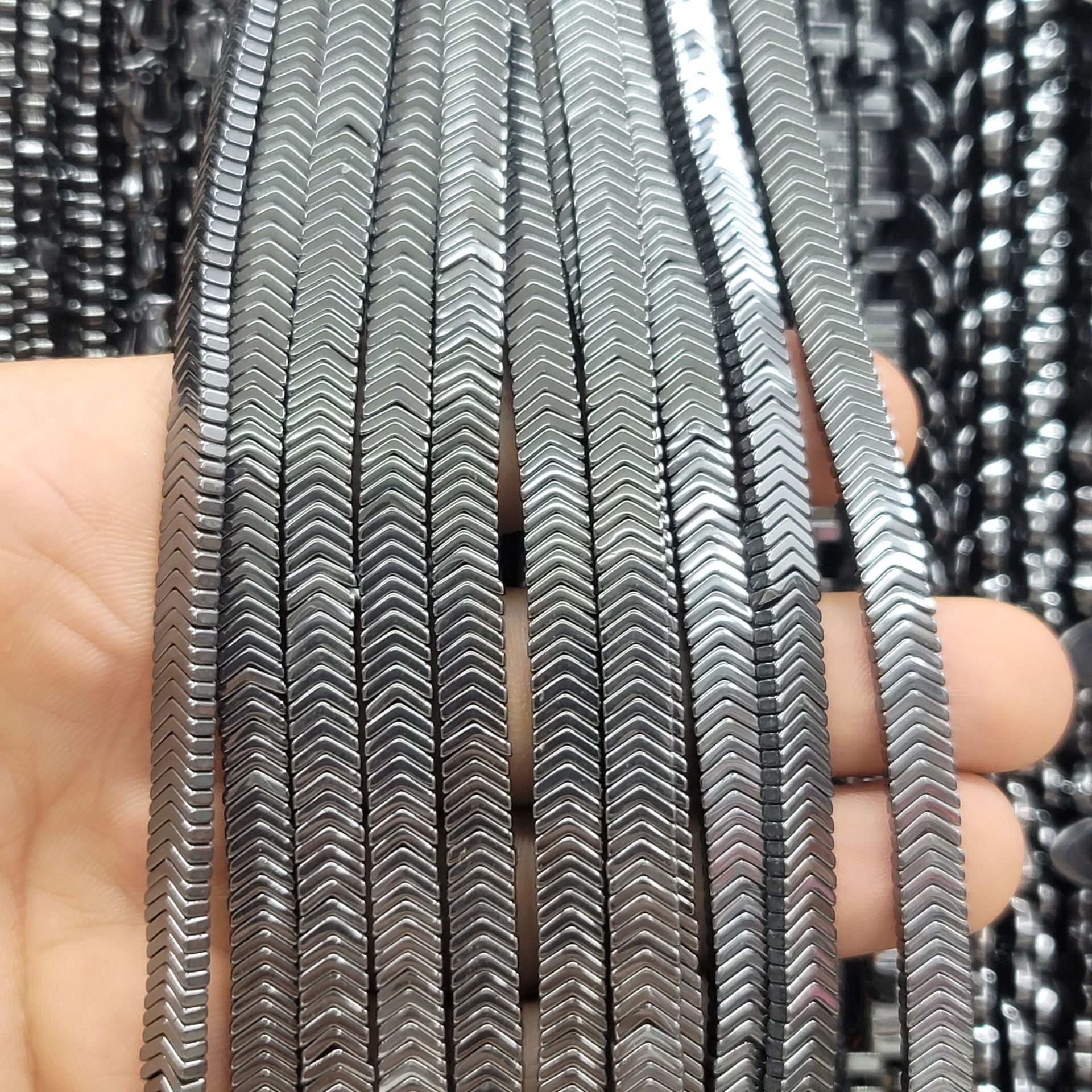 Hematit Taşı Dizide 240 Adet 40CM