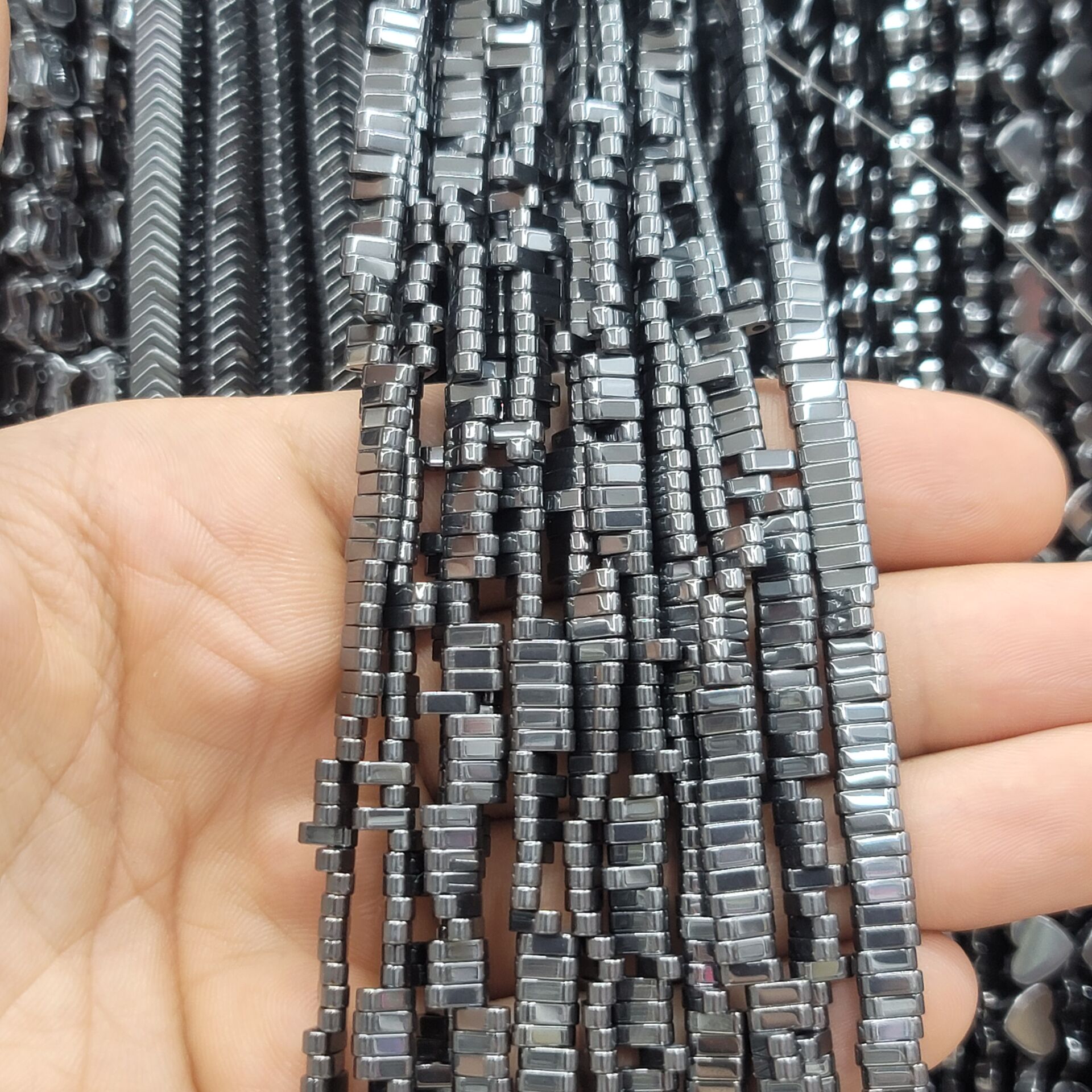 Hematit Taşı Dizide 200 Adet 40CM