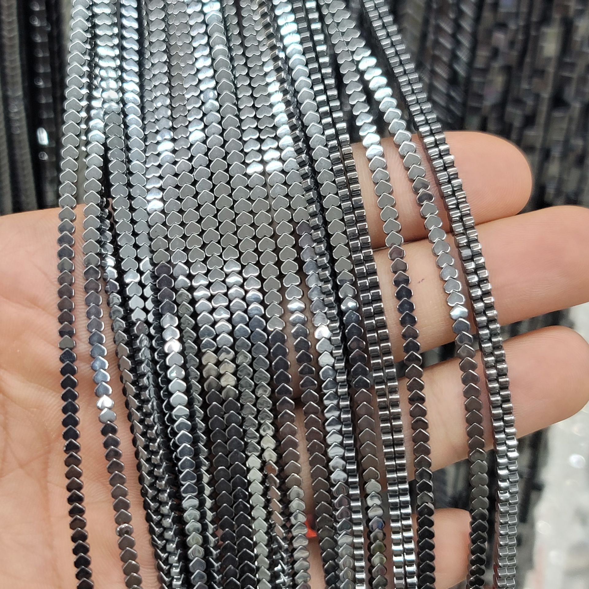 Hematit Taşı Dizide 170 Adet 40CM