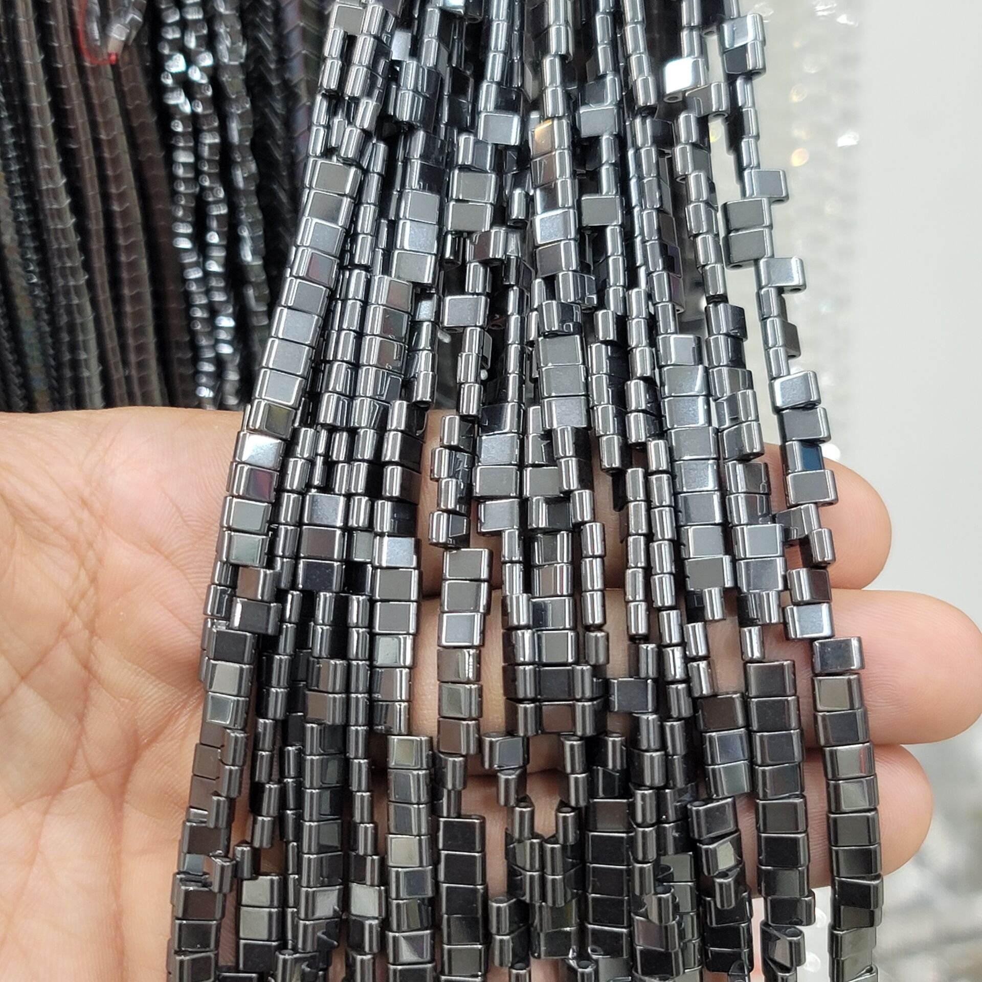 Hematit Taşı Dizide 100 Adet 40CM