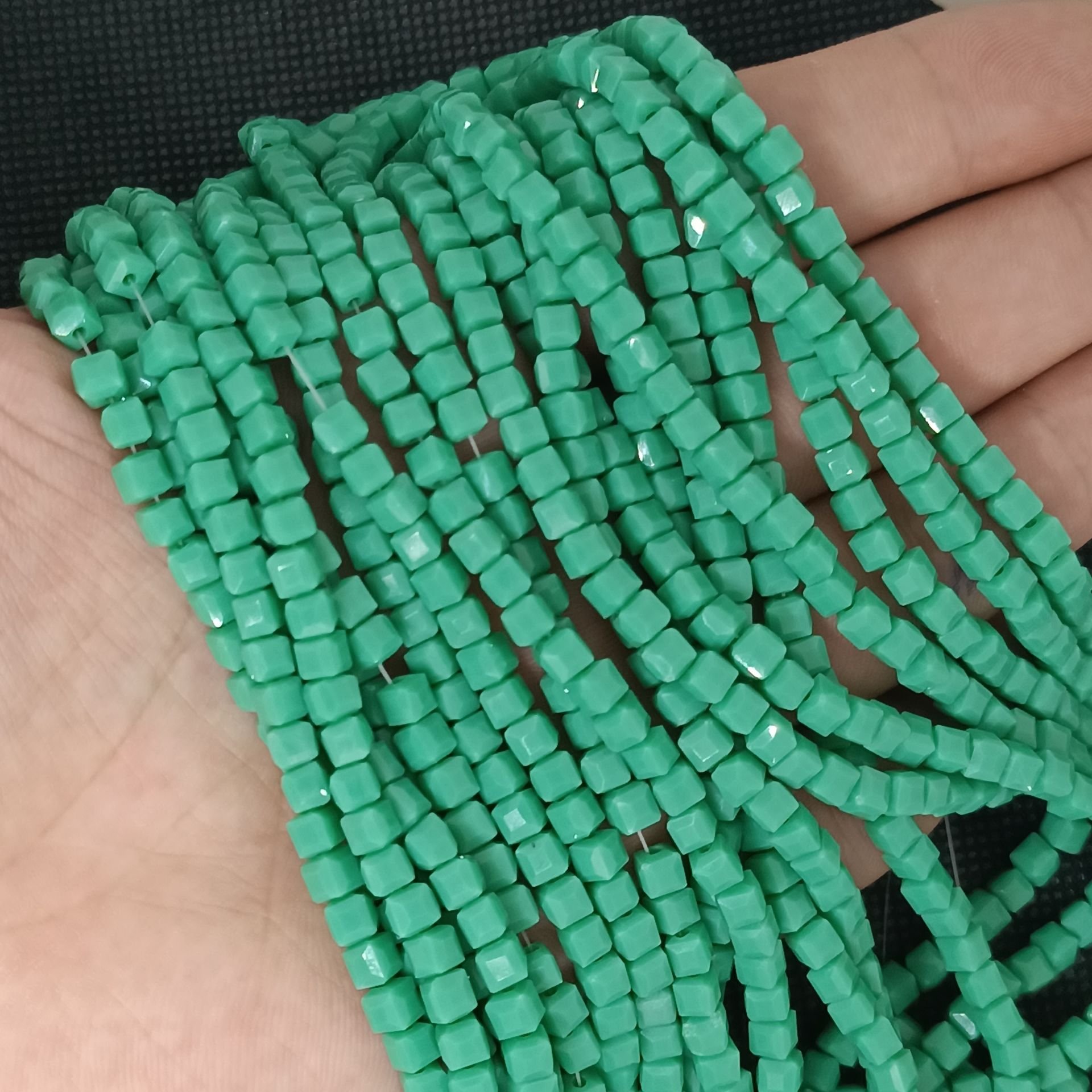 4MM Yeşil Küp Kristal Dizide 100 Adet