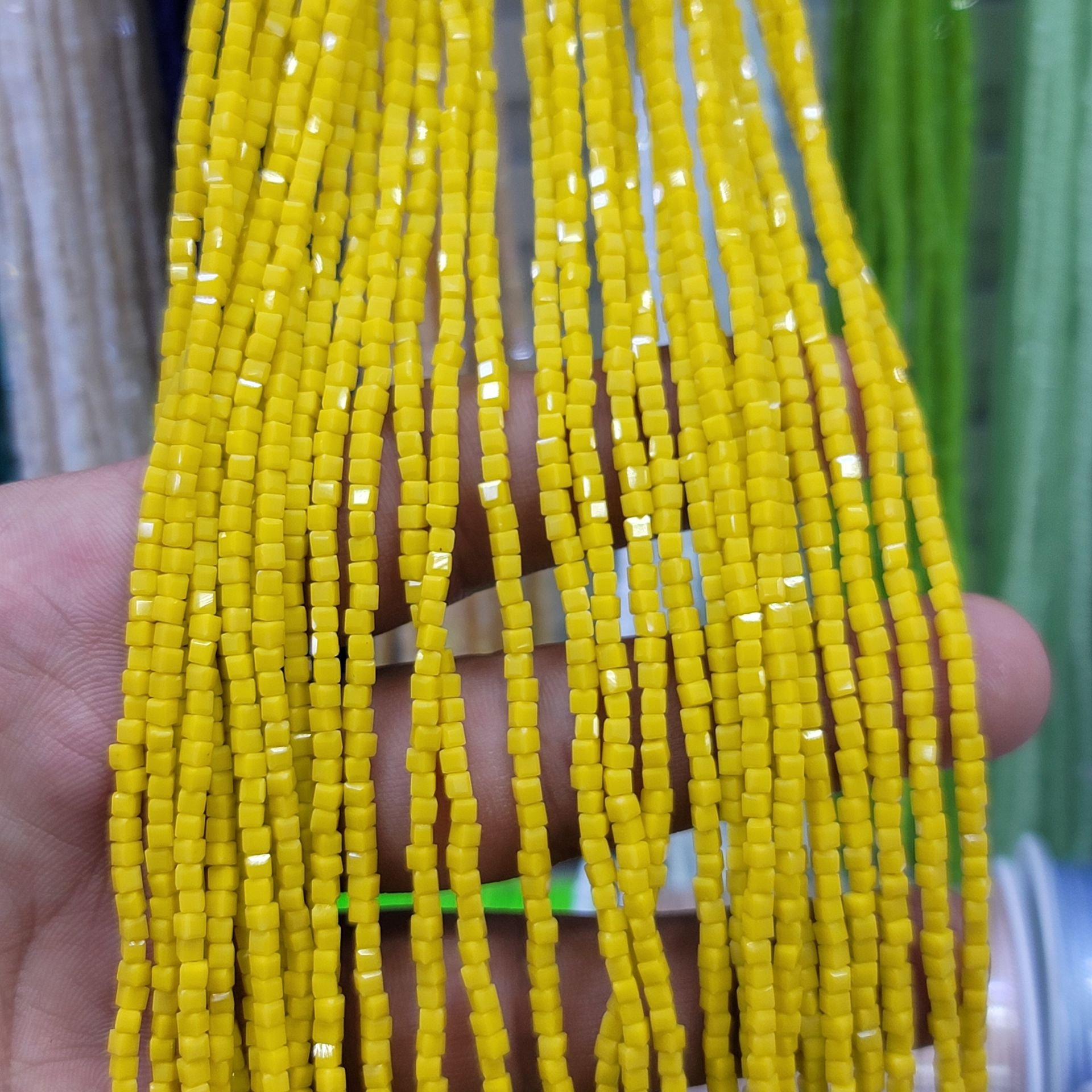 2MM KÜP KRİSTAL DİZİDE 180-200 ADET