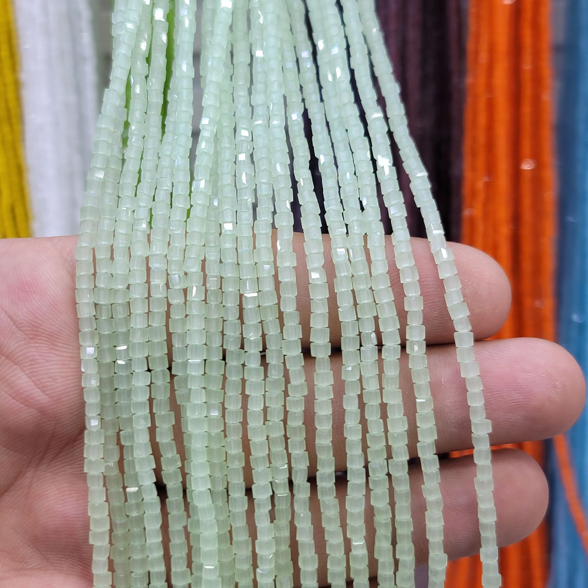 2MM KÜP KRİSTAL DİZİDE 180-200 ADET